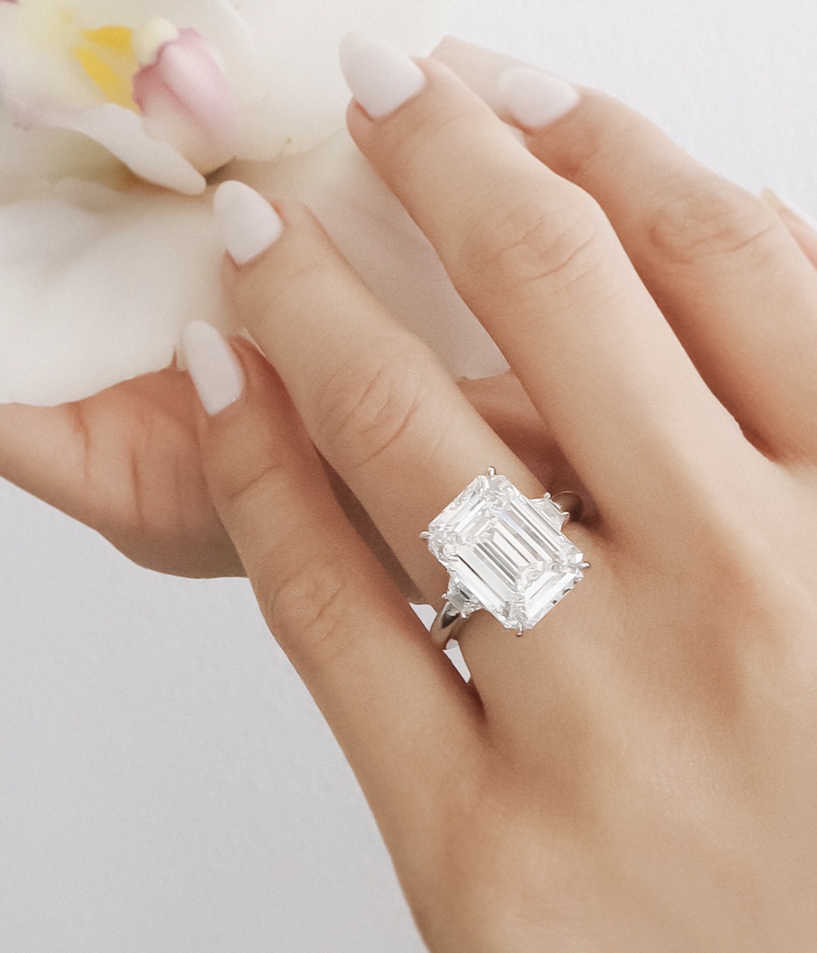 From classic designs to modern trends, learn how to buy an engagement ring in Cleveland without feeling overwhelmed with Alson Jewelers.