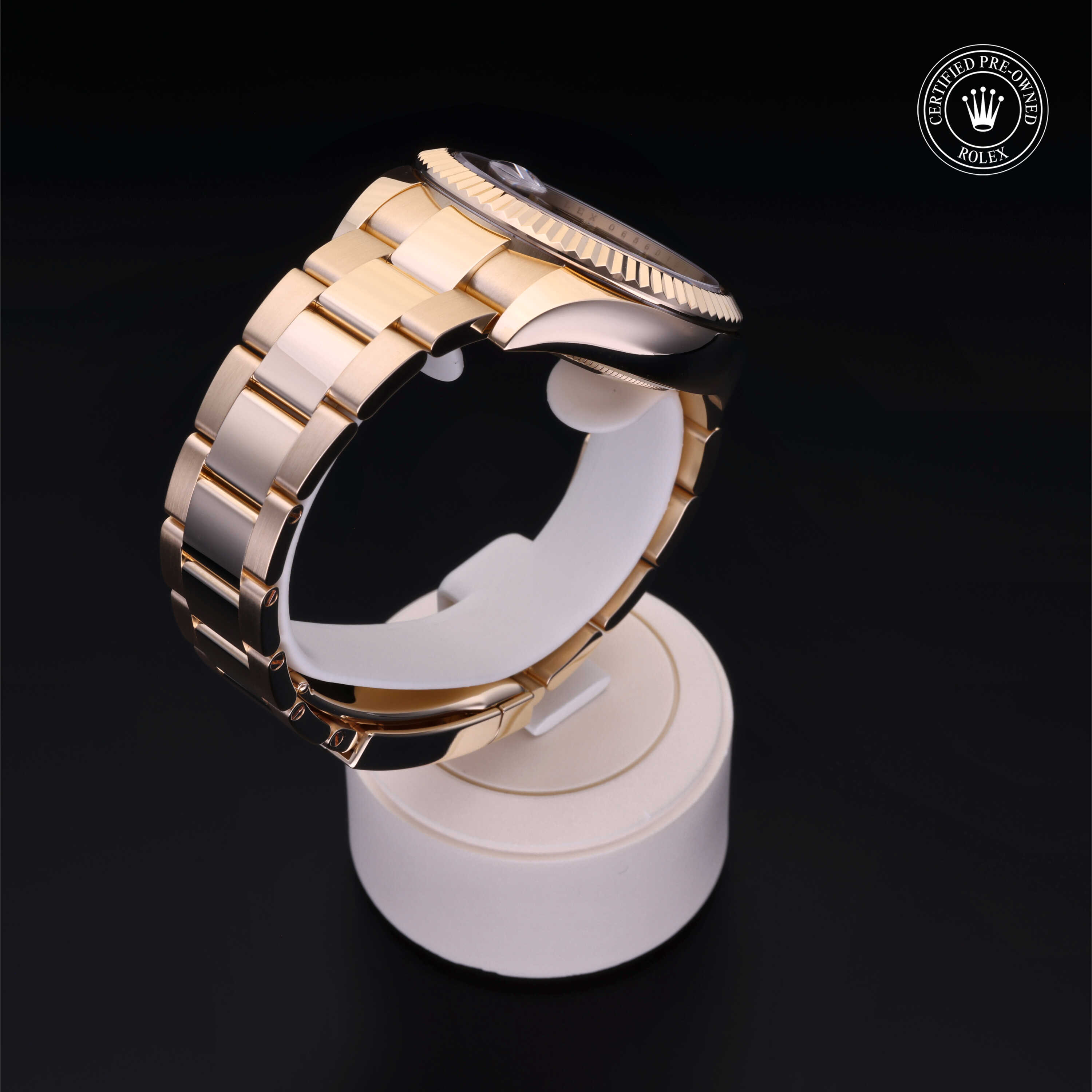 Rolex Sky-Dweller in Gold 18 Carat Yellow M326938-0004 at Alson Jewelers