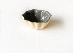 Terrafirma Ceramics Mini Scallop Bowl Charcoal